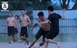 [ẢNH] Thanh niên ở quê cởi trần đá bóng phủi mùa World Cup